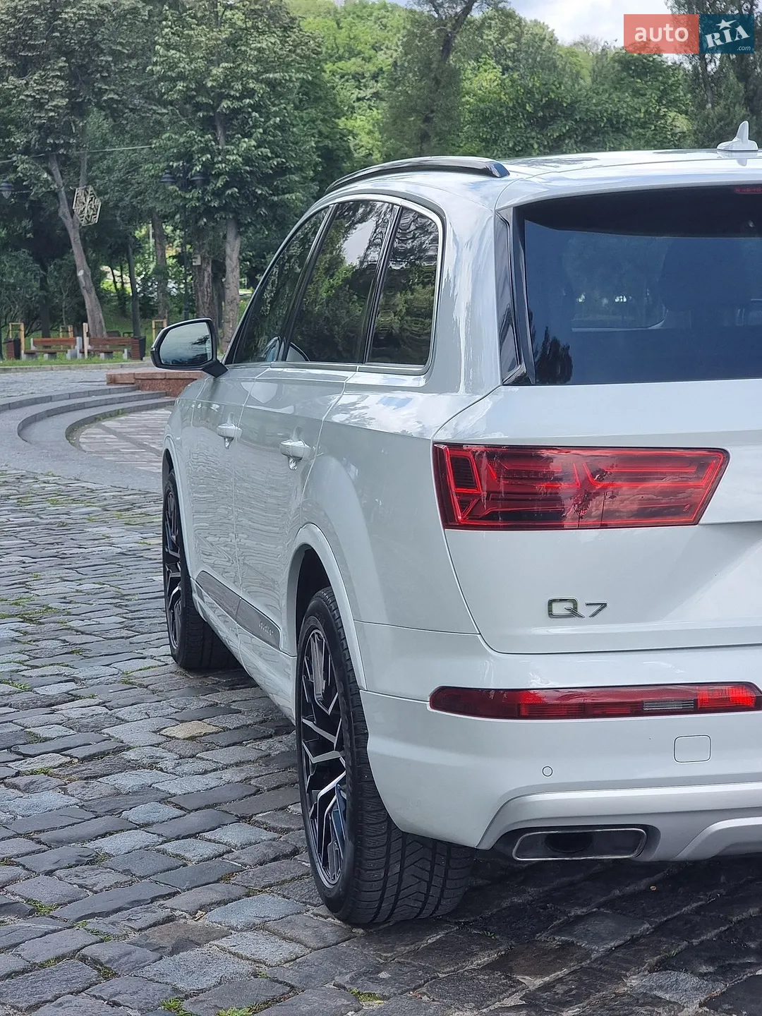 Audi Q7 2017 VIN WA1VAAF70JD018533 фото оголошення 5 з 69