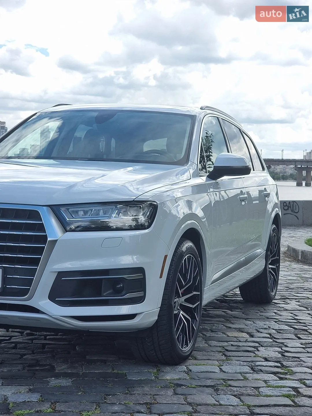 Audi Q7 2017 VIN WA1VAAF70JD018533 фото оголошення 10 з 69