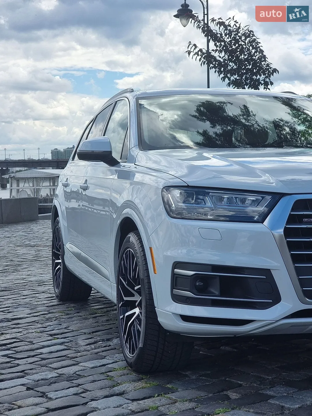 Audi Q7 2017 VIN WA1VAAF70JD018533 фото оголошення 12 з 69
