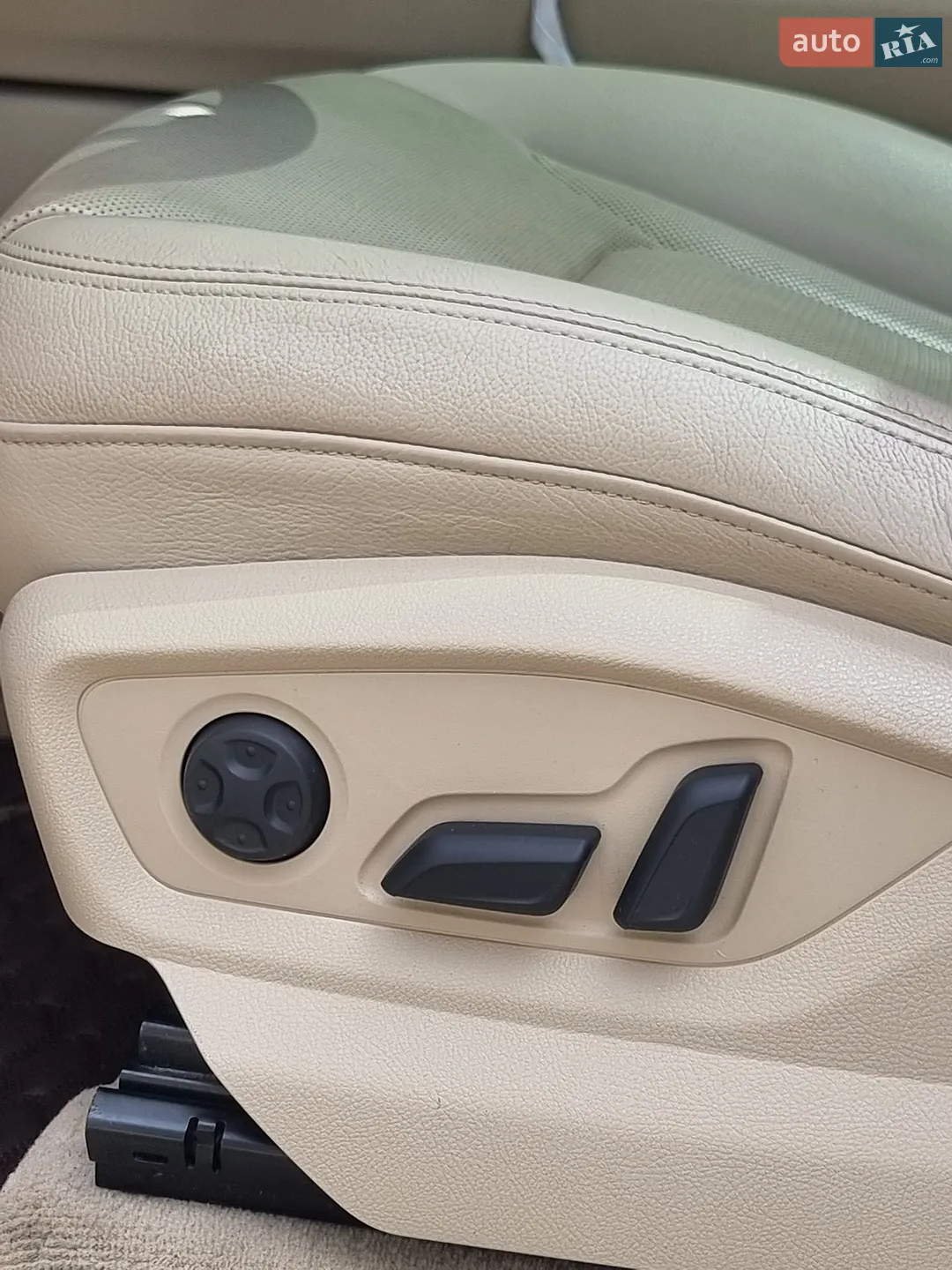 Audi Q7 2017 VIN WA1VAAF70JD018533 фото оголошення 16 з 69