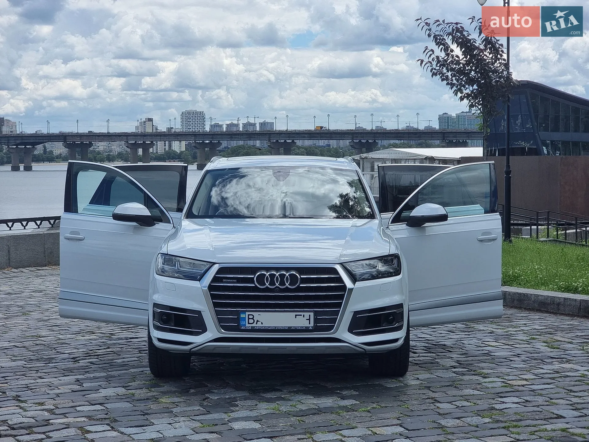 Audi Q7 2017 VIN WA1VAAF70JD018533 фото оголошення 66 з 69