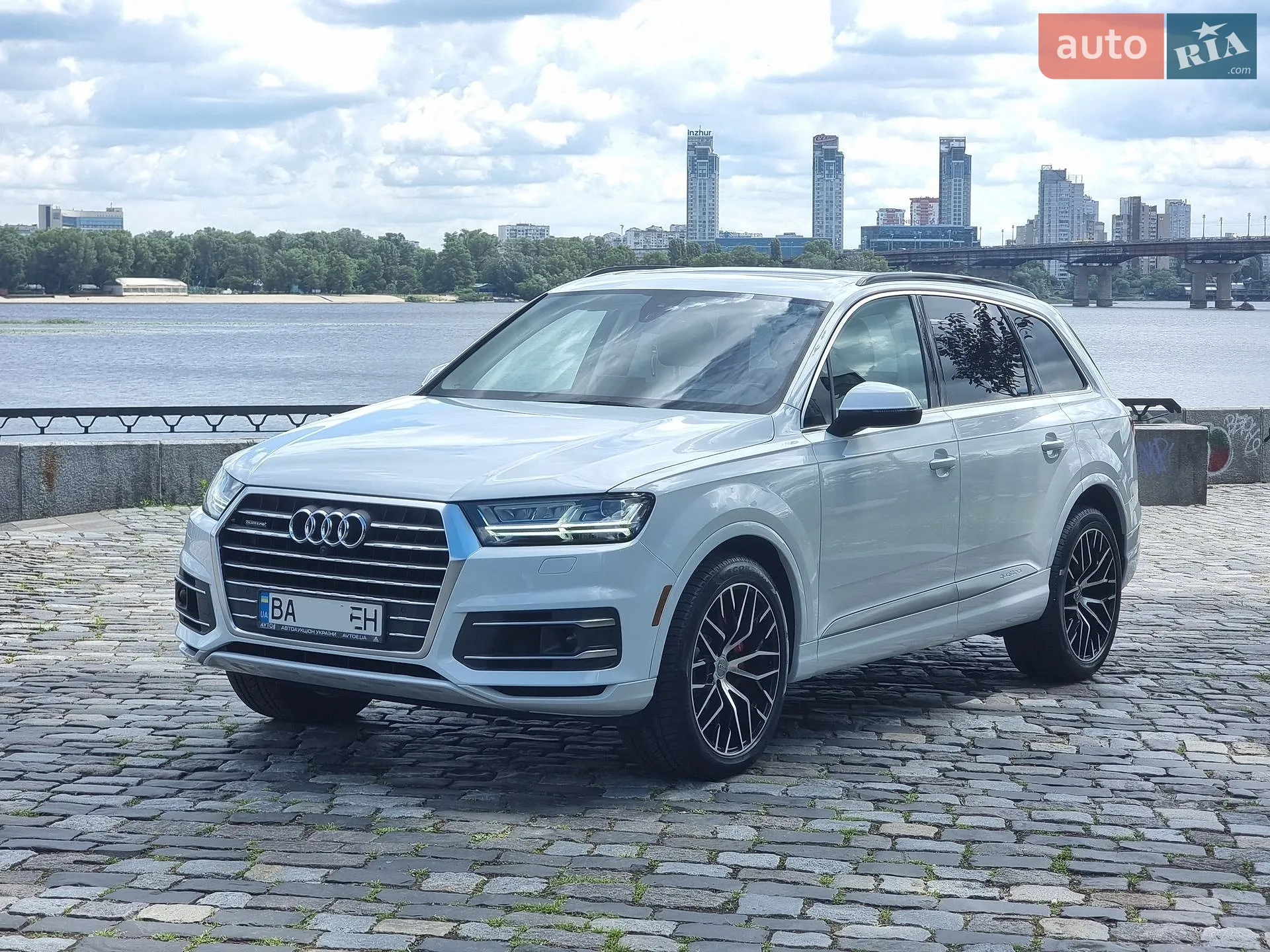 Audi Q7 2017 VIN WA1VAAF70JD018533 фото оголошення 9 з 69