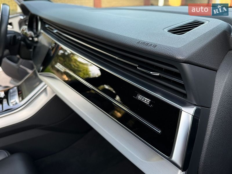 Позашляховик / Кросовер Audi Q7 2020 в Рівному
