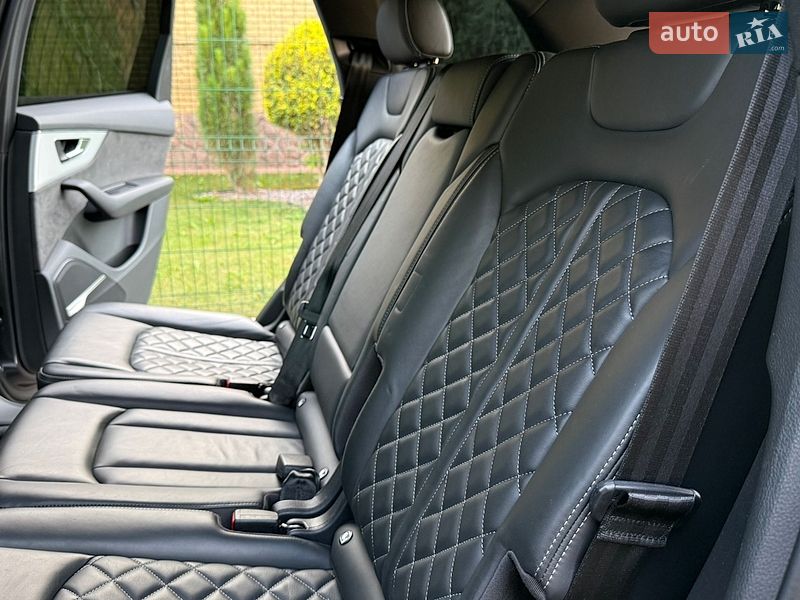 Позашляховик / Кросовер Audi Q7 2020 в Рівному