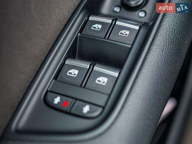 Позашляховик / Кросовер Audi Q7 2016 в Чернівцях