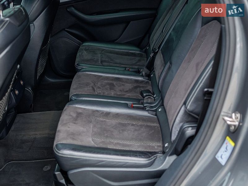 Позашляховик / Кросовер Audi Q7 2016 в Чернівцях
