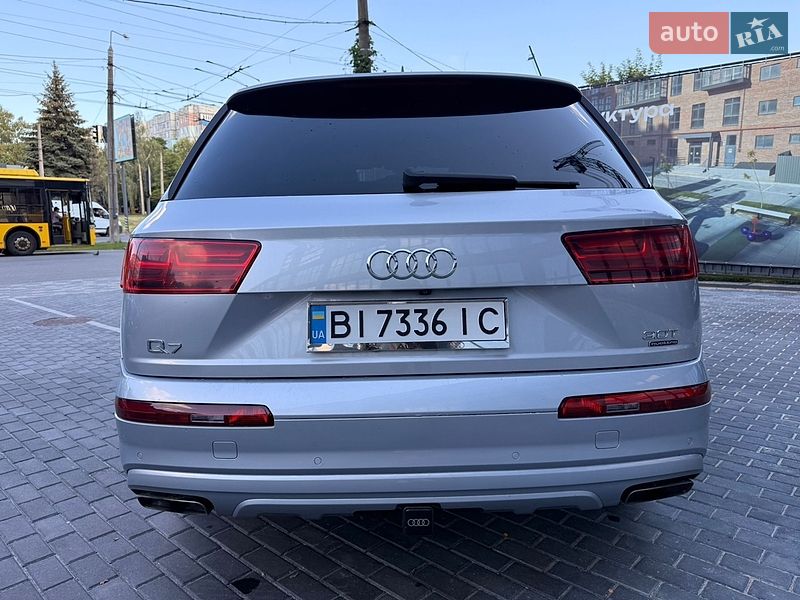 Внедорожник / Кроссовер Audi Q7 2016 в Полтаве