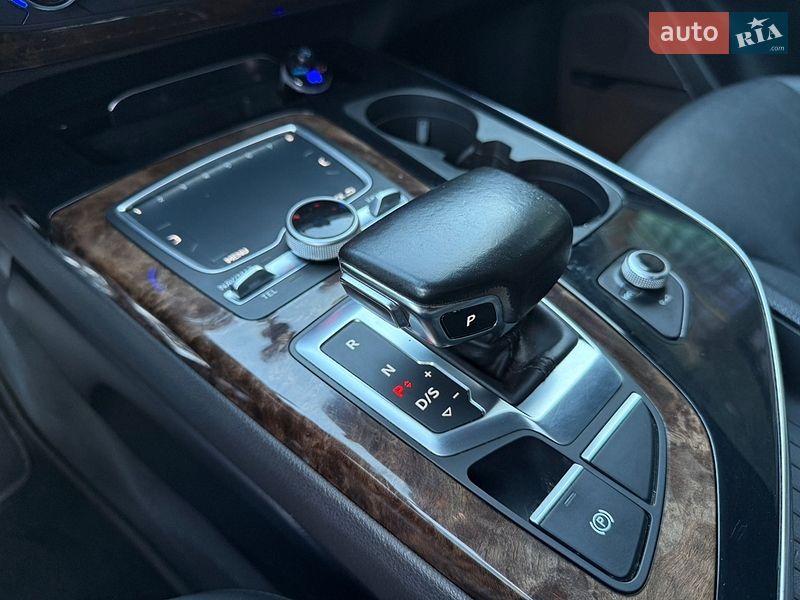 Внедорожник / Кроссовер Audi Q7 2016 в Полтаве
