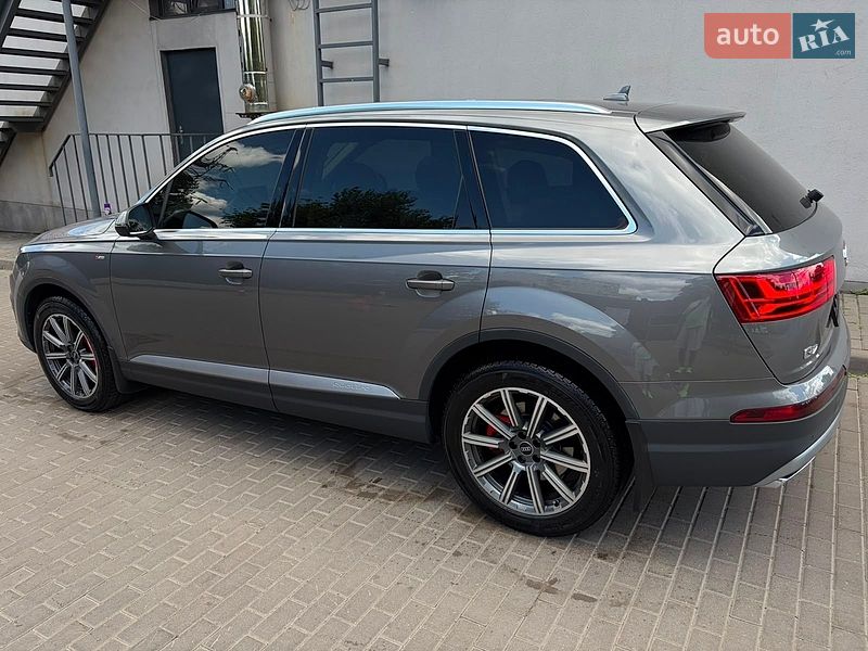 Позашляховик / Кросовер Audi Q7 2016 в Києві