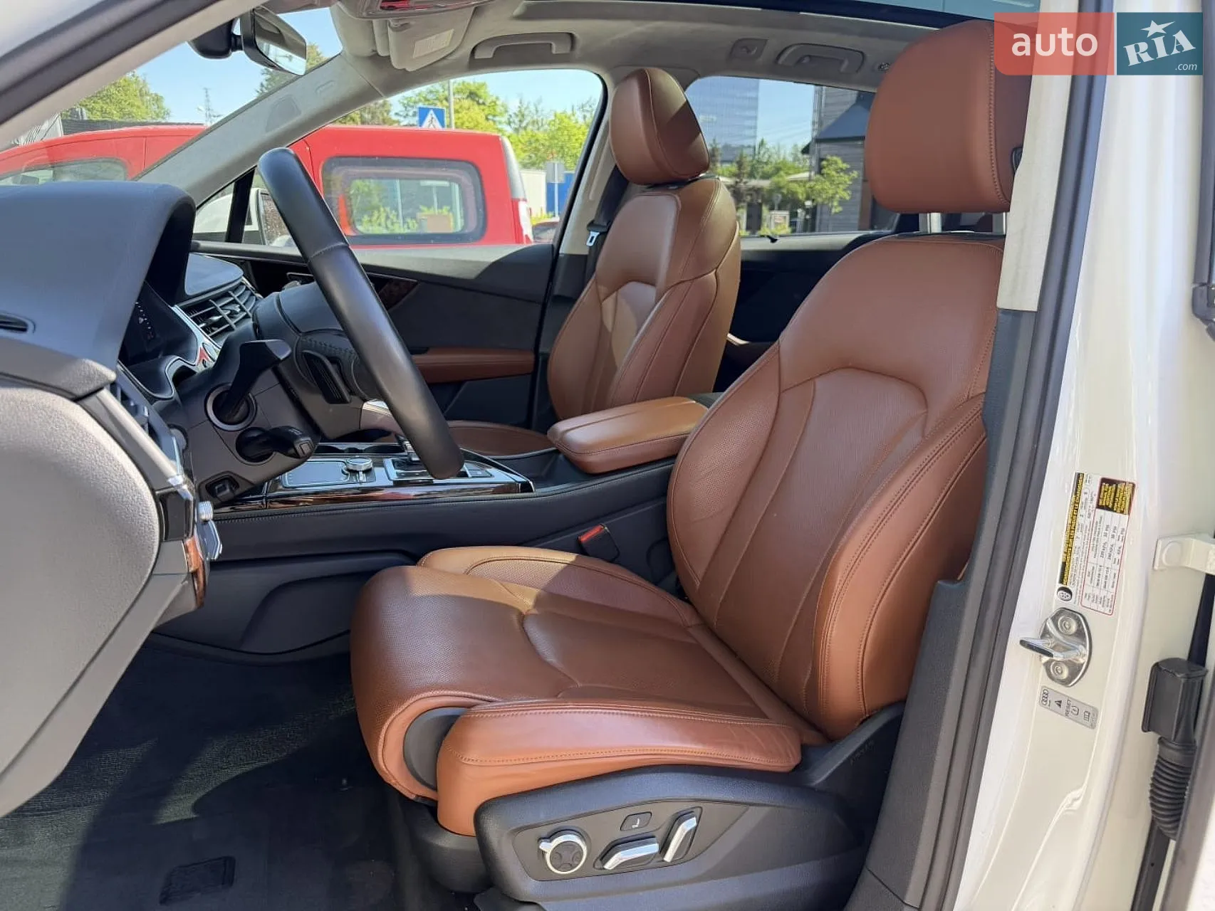 Audi Q7 2018 VIN WA1VAAF78JD034933 фото оголошення 5 з 23
