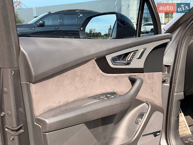 Позашляховик / Кросовер Audi Q7 2016 в Кривому Розі