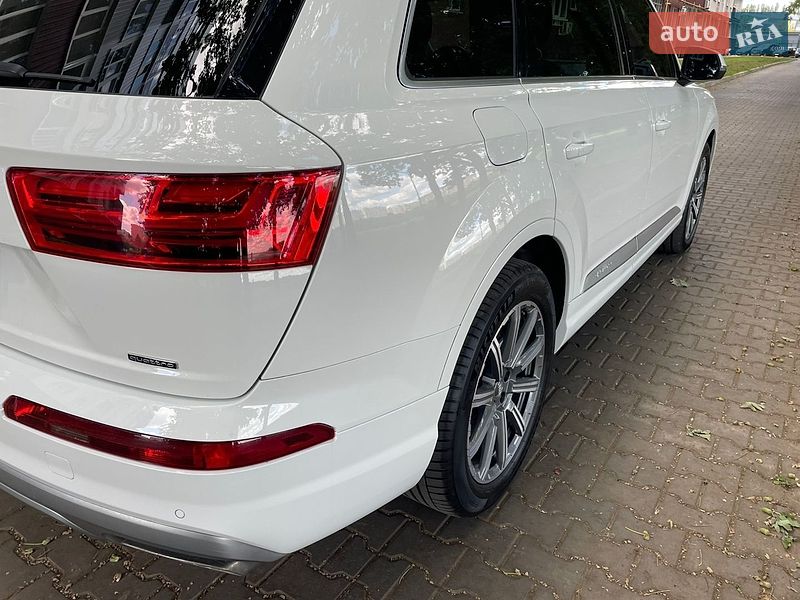 Внедорожник / Кроссовер Audi Q7 2017 в Полтаве