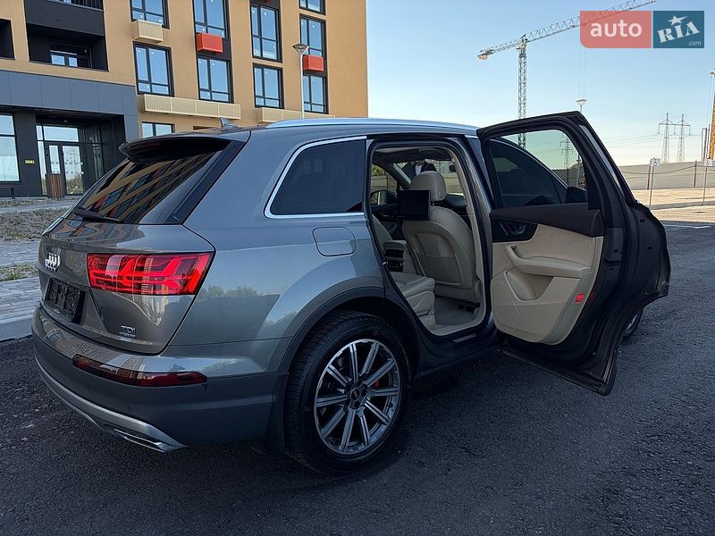 Внедорожник / Кроссовер Audi Q7 2016 в Киеве
