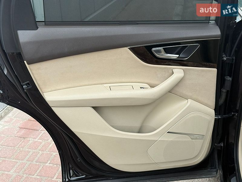 Позашляховик / Кросовер Audi Q7 2016 в Львові