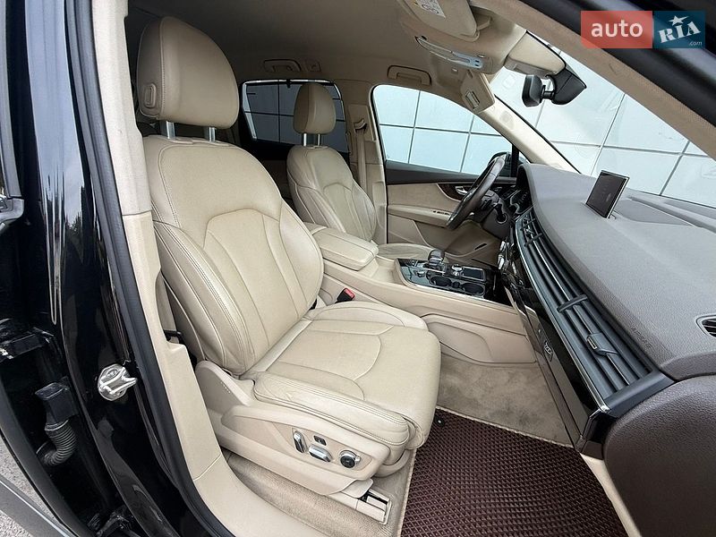 Позашляховик / Кросовер Audi Q7 2016 в Львові