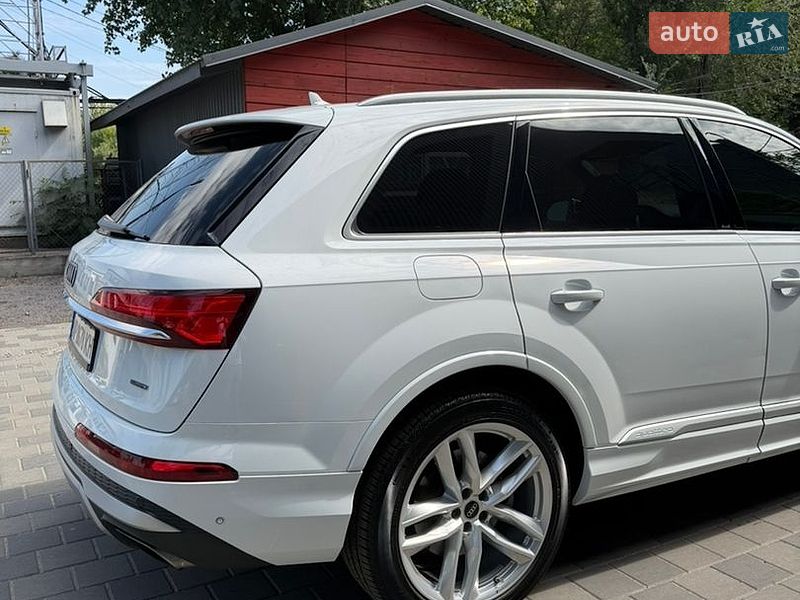 Внедорожник / Кроссовер Audi Q7 2024 в Днепре