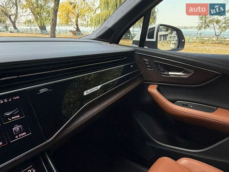 Внедорожник / Кроссовер Audi Q7 2024 в Днепре