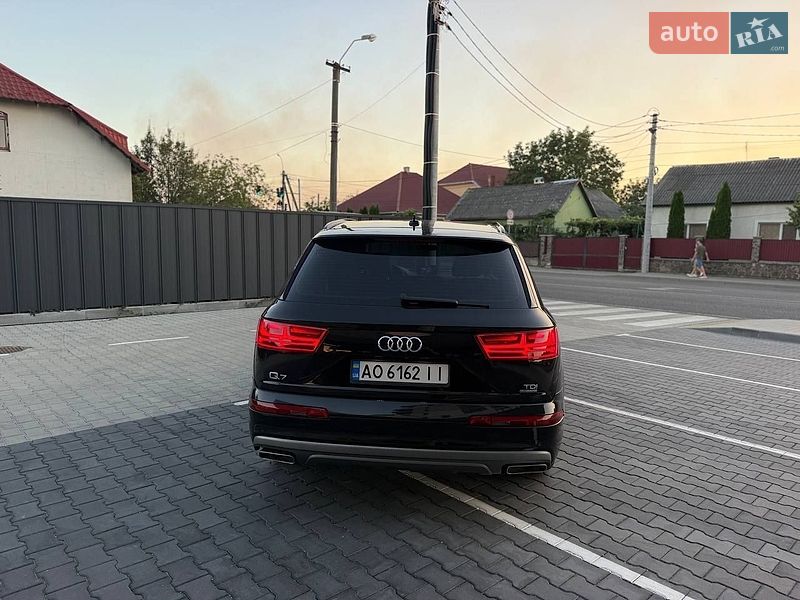 Позашляховик / Кросовер Audi Q7 2016 в Виноградові