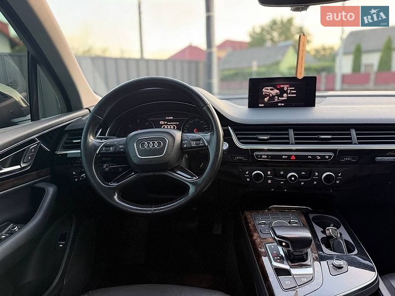 Позашляховик / Кросовер Audi Q7 2016 в Виноградові