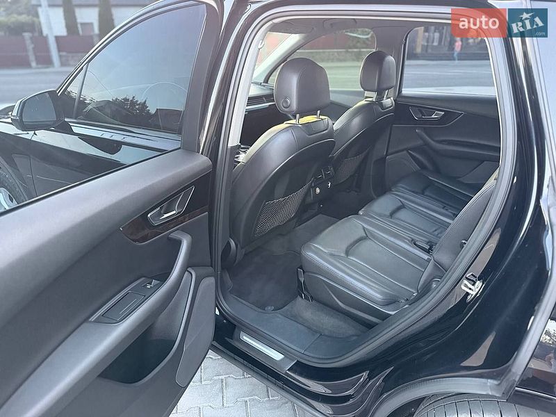 Позашляховик / Кросовер Audi Q7 2016 в Виноградові