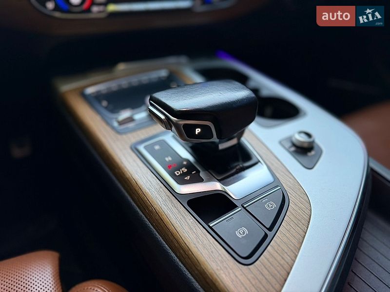 Внедорожник / Кроссовер Audi Q7 2016 в Шепетовке