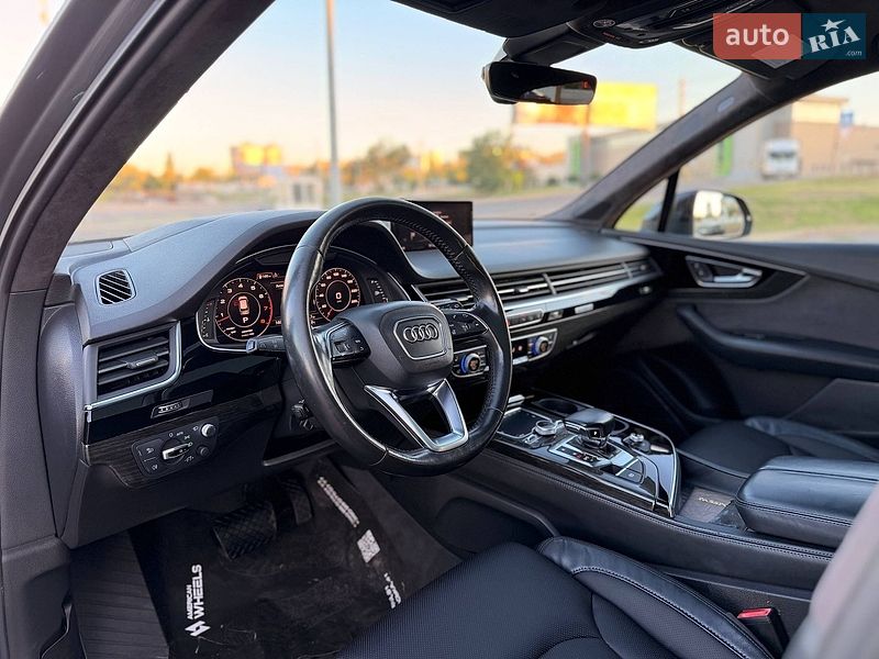 Внедорожник / Кроссовер Audi Q7 2016 в Кривом Роге