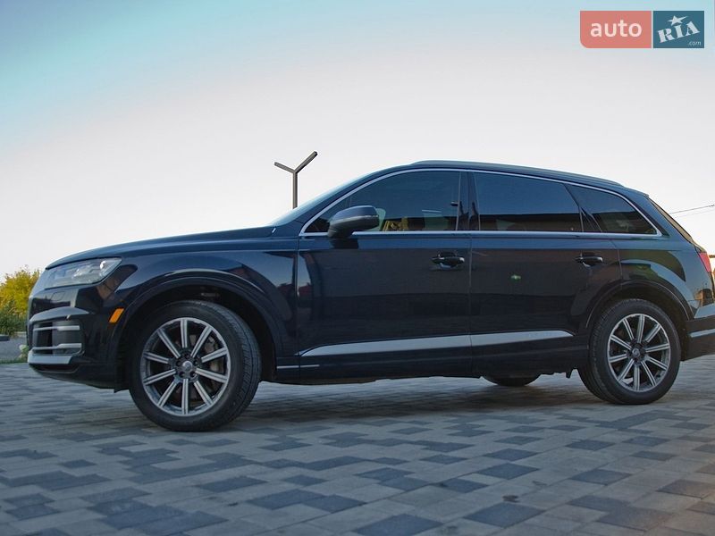 Позашляховик / Кросовер Audi Q7 2016 в Сарнах