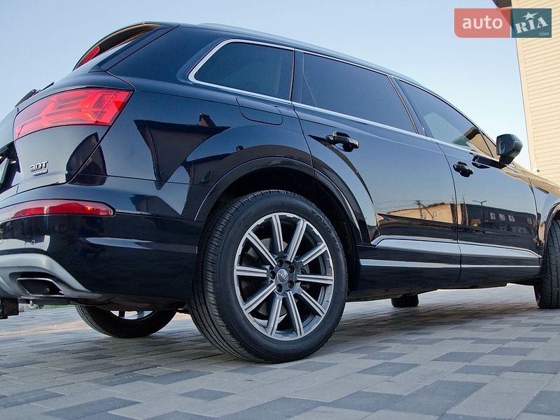 Позашляховик / Кросовер Audi Q7 2016 в Сарнах