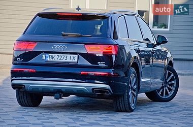 Позашляховик / Кросовер Audi Q7 2016 в Сарнах