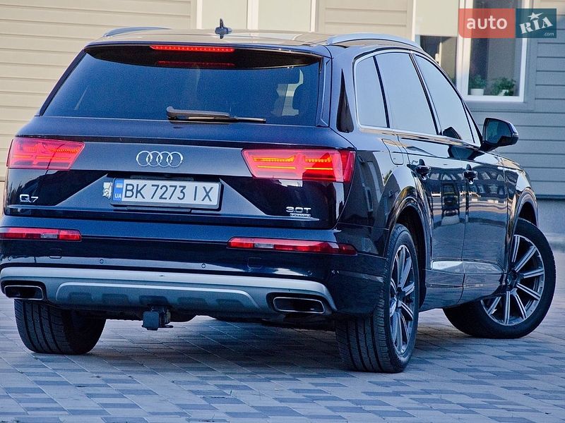 Позашляховик / Кросовер Audi Q7 2016 в Сарнах