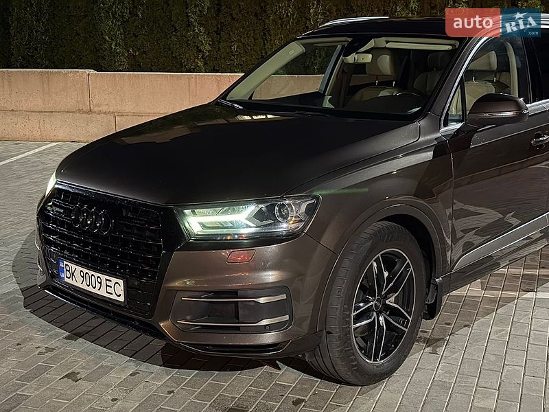 Внедорожник / Кроссовер Audi Q7 2015 в Дубно