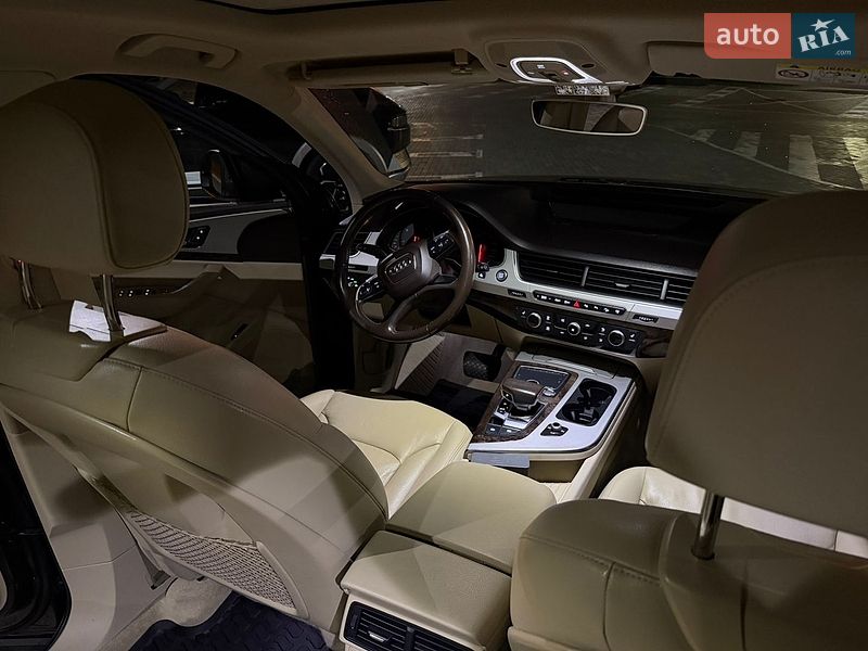 Внедорожник / Кроссовер Audi Q7 2015 в Дубно