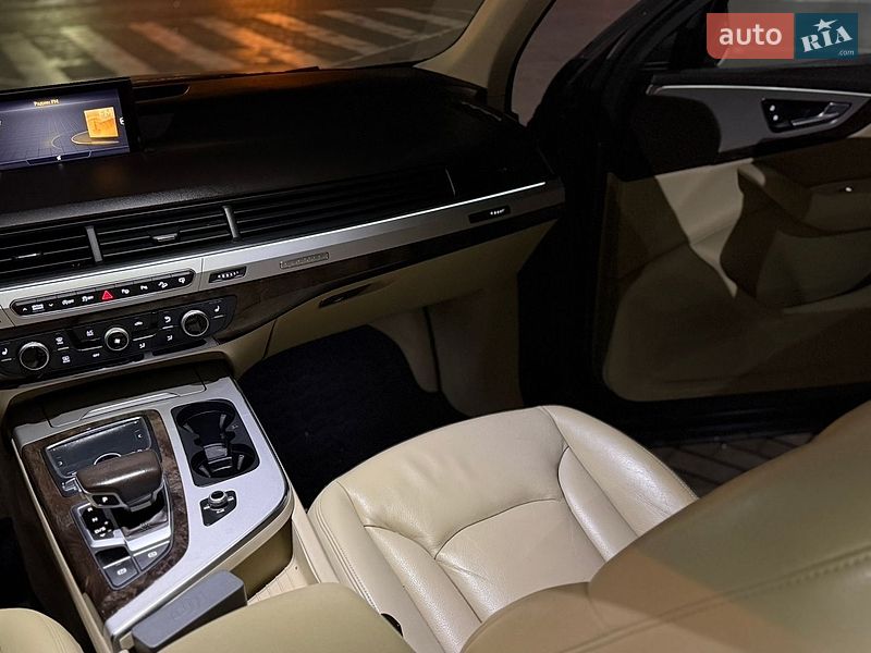 Внедорожник / Кроссовер Audi Q7 2015 в Дубно