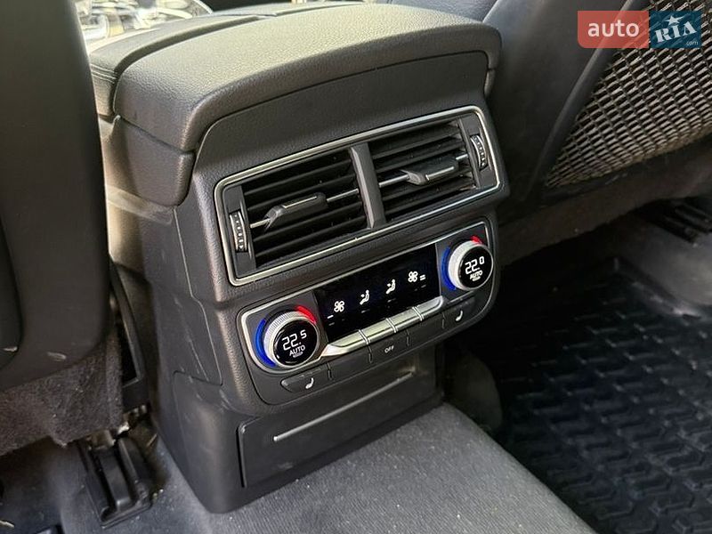 Позашляховик / Кросовер Audi Q7 2015 в Первомайську