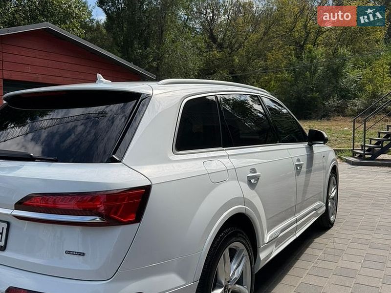 Внедорожник / Кроссовер Audi Q7 2024 в Днепре