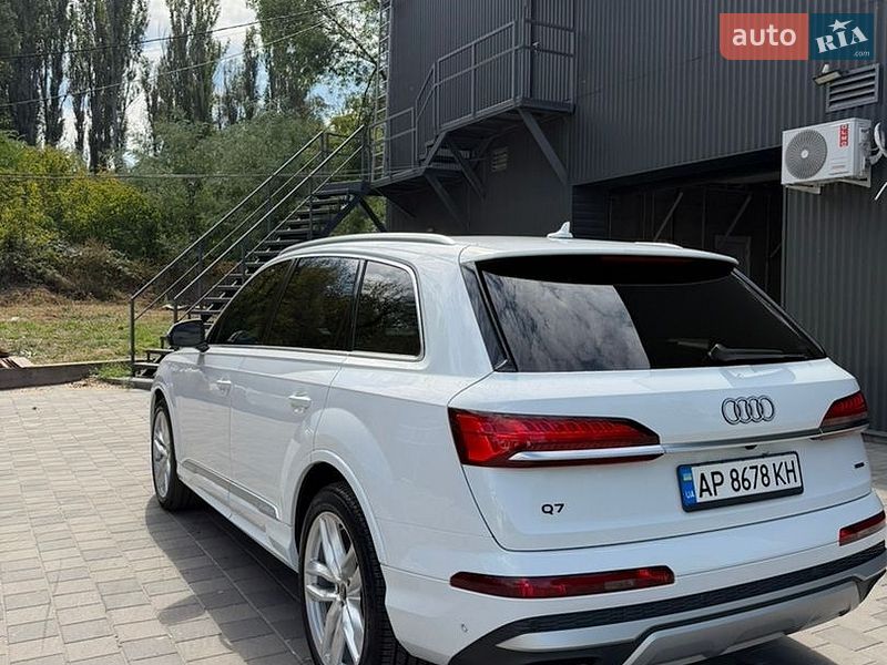 Внедорожник / Кроссовер Audi Q7 2024 в Днепре