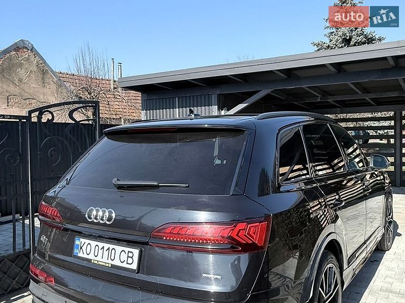 Позашляховик / Кросовер Audi Q7 2020 в Ужгороді