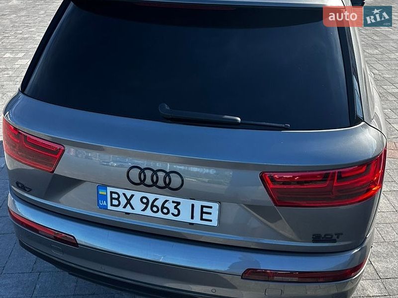 Внедорожник / Кроссовер Audi Q7 2017 в Хусте