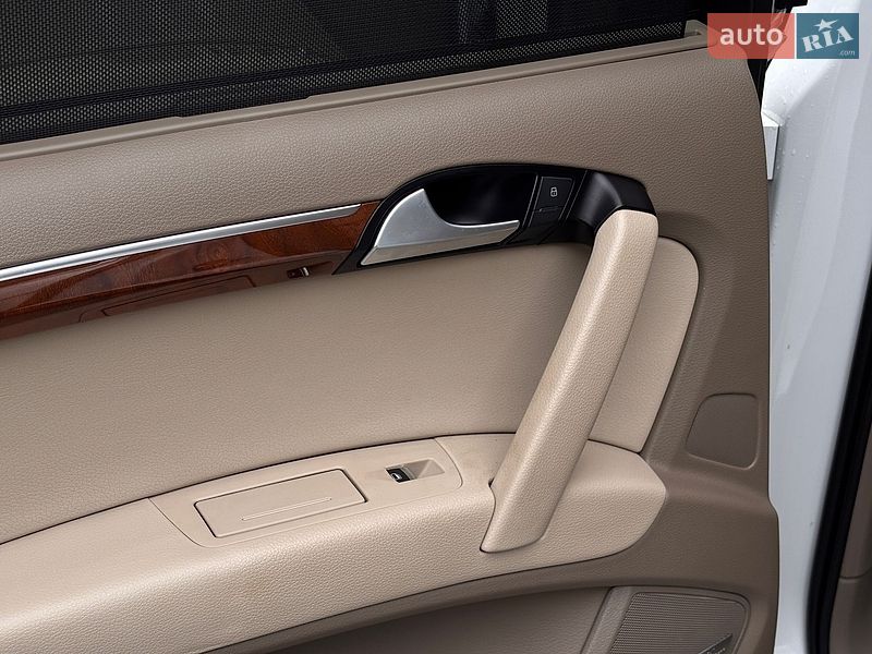 Позашляховик / Кросовер Audi Q7 2015 в Львові