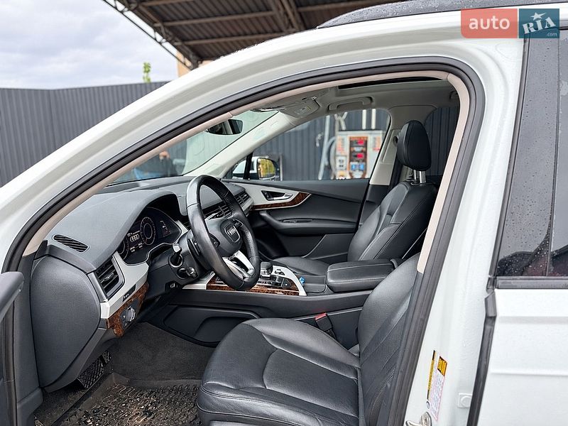 Позашляховик / Кросовер Audi Q7 2019 в Звенигородці