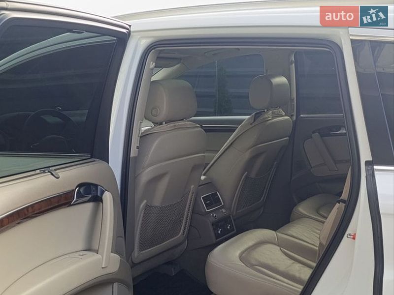 Позашляховик / Кросовер Audi Q7 2010 в Камені-Каширському