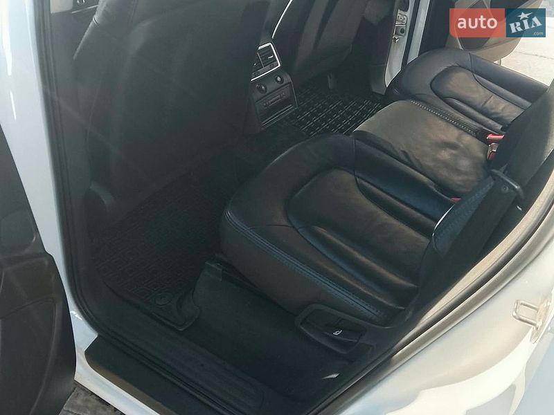 Позашляховик / Кросовер Audi Q7 2011 в Ужгороді