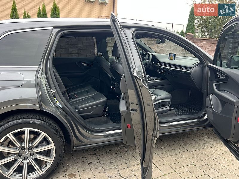 Позашляховик / Кросовер Audi Q7 2018 в Рівному