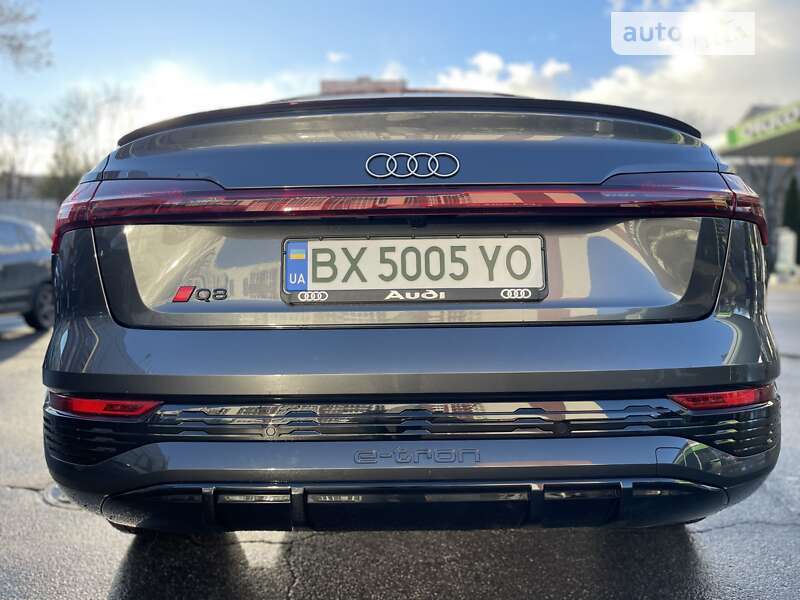 Позашляховик / Кросовер Audi Q8 e-tron 2023 в Хмельницькому
