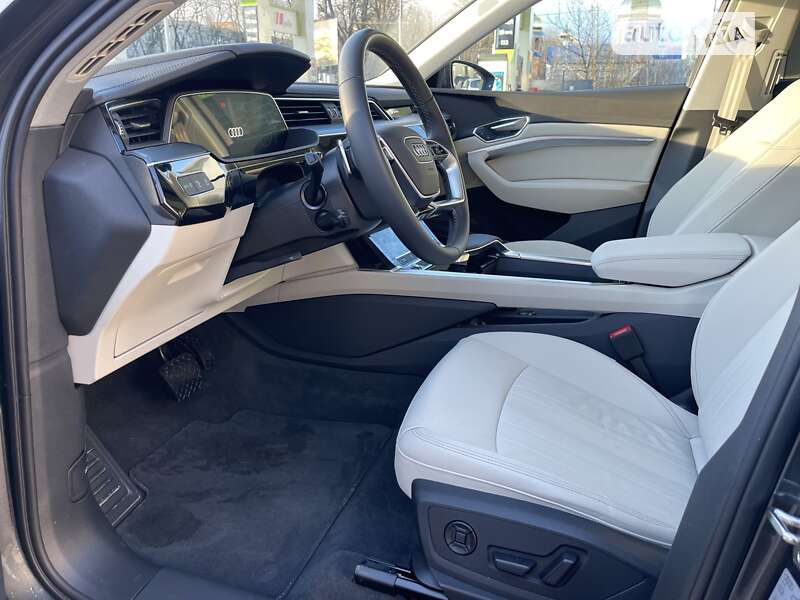 Позашляховик / Кросовер Audi Q8 e-tron 2023 в Хмельницькому