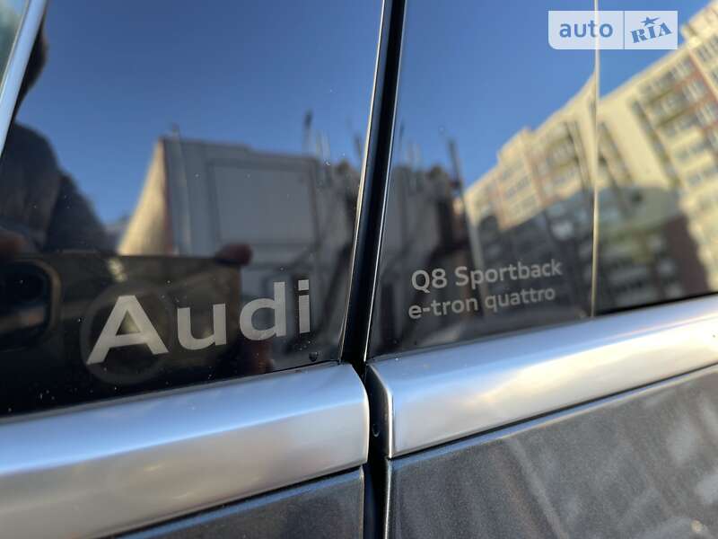 Позашляховик / Кросовер Audi Q8 e-tron 2023 в Хмельницькому