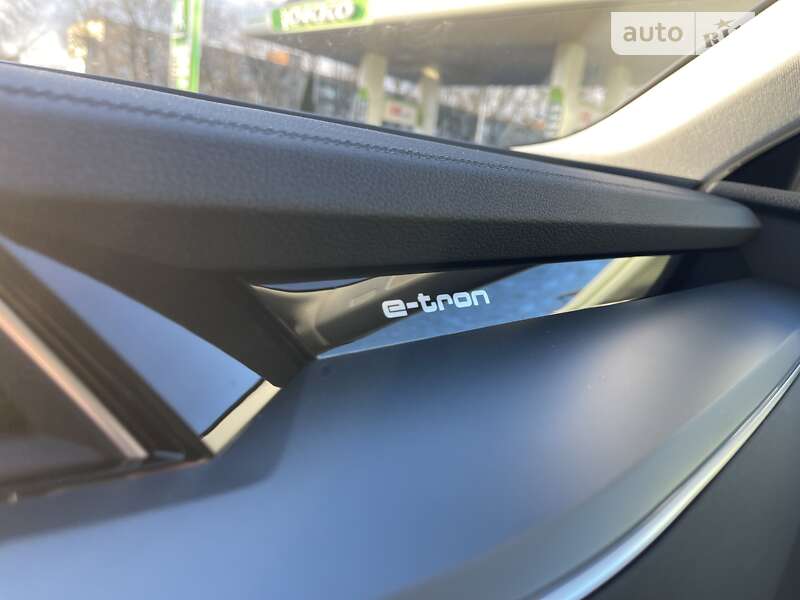 Позашляховик / Кросовер Audi Q8 e-tron 2023 в Хмельницькому