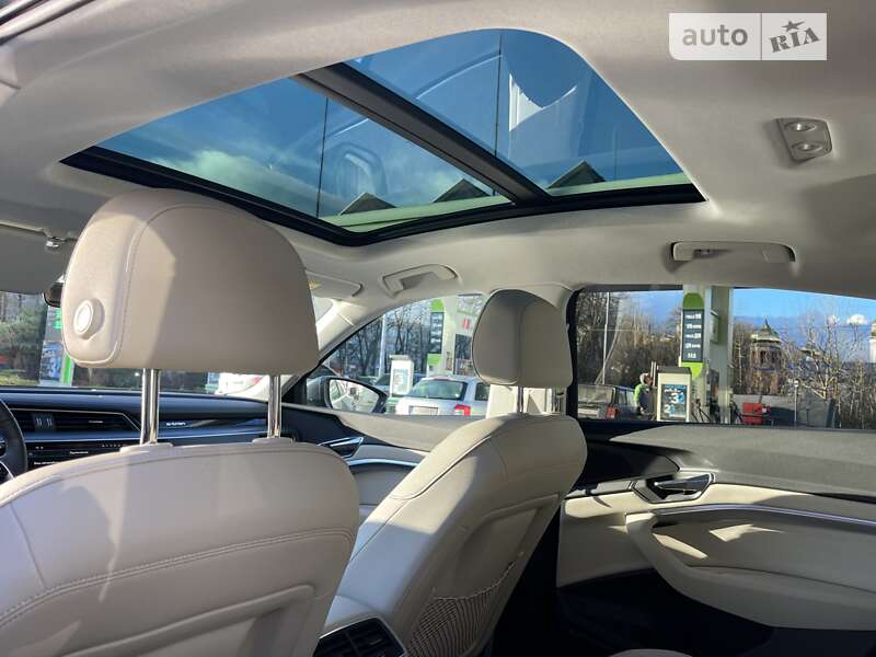 Позашляховик / Кросовер Audi Q8 e-tron 2023 в Хмельницькому