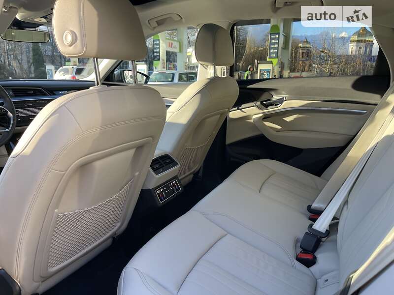 Позашляховик / Кросовер Audi Q8 e-tron 2023 в Хмельницькому