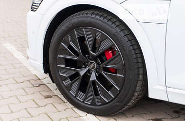 Позашляховик / Кросовер Audi Q8 e-tron 2023 в Чернівцях